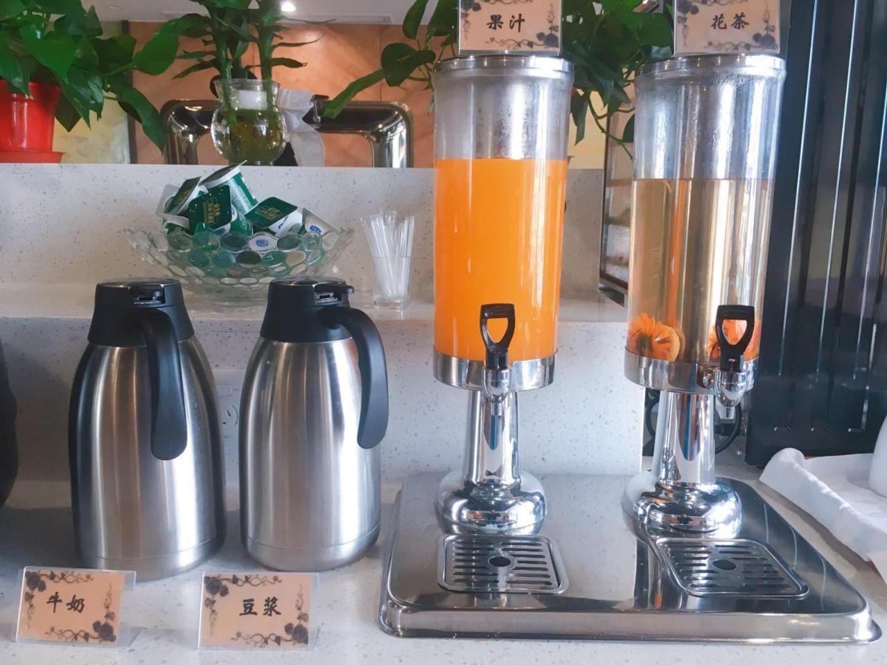 Nostalgia Hotel Near Tianjin Polar Ocean Word- Tianjin Fonte Joy World, 10 Minutes Drive Away From Tianjin Tanggu High-Speed Railway Station, Free Ice-Cream, Mineral Water, Snacks And Laundry Service, English Communication Well Kültér fotó